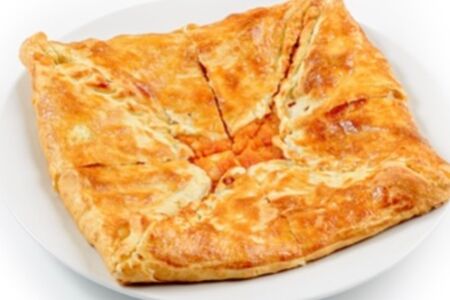 Пирог с тыквой, изюмом и орехами 