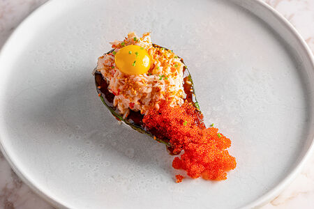 Японский тартар из камчатского краба с икрой тобико