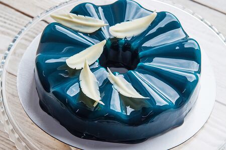 Муссовый торт Шоколадные пёрышки Черника-ежевика