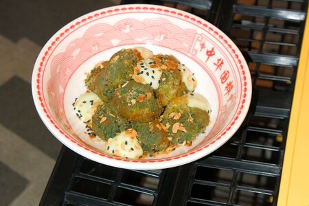 Хрустящие брокколи в соусе васаби 