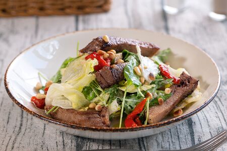 Тёплый салат с говяжьим языком 