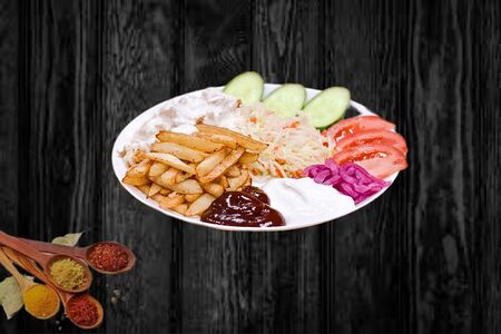 Фри с собой шаверма на тарелке