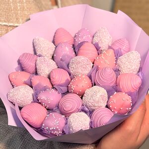 Букет «Сияние и нежность из клубники в шоколаде»