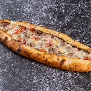Пиде с мясной начинкой и сыром