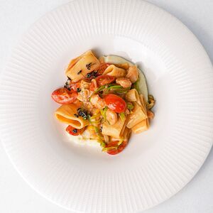 Тортеллини с креветками, картофельным муссом и соусом Биск