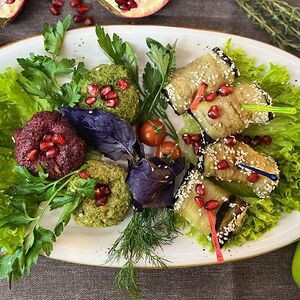 Ассорти пхали с рулетиками из баклажанов