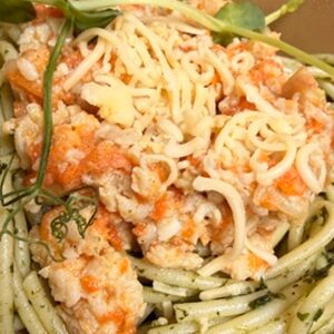 Зеленые спагетти с куриным фаршем