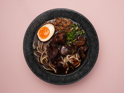 Рамен с томлёными щёчками