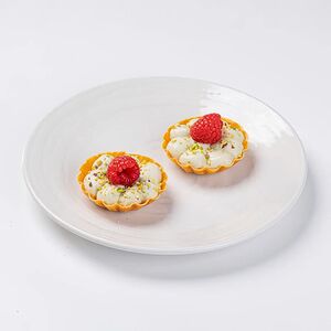 Тарталетки с фисташковым кремом и малиной