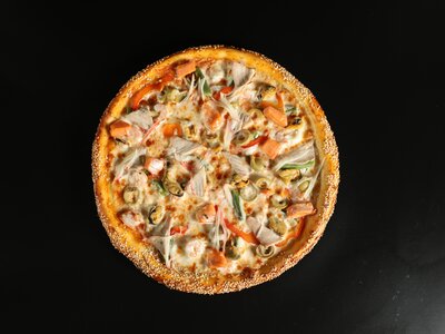 Пицца с морской начинкой