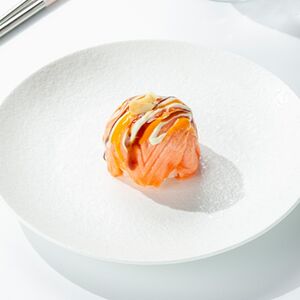 Нигири с лососем 1 шт