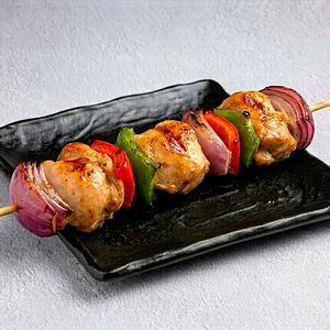 Запечённый куриный шашлык с овощами в печи