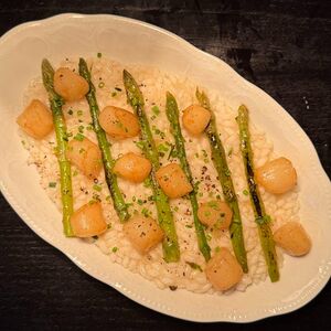 Ризотто с дальневосточным гребешком и спаржей