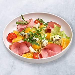 Салат с говядиной и сыром дорблю