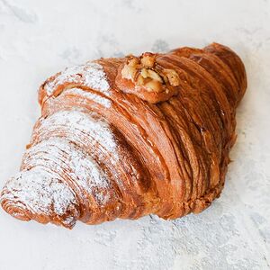 Круассан с грушей и сыром Дорблю