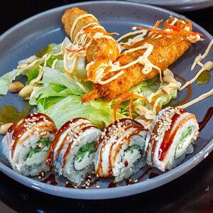 Шеф-салат с роллами Канада