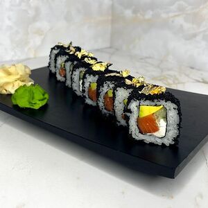 Калифорния Black Luxe с лососем 