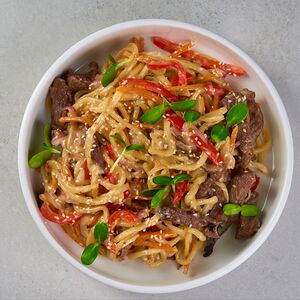 Wok лапша с говядиной