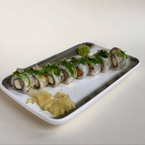 Вегетарианский ролл с тофу и миндальными лепестками