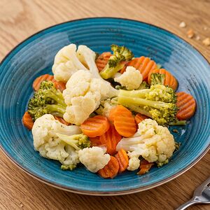 Брокколи с морковью и цветной капустой