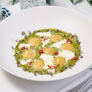 Равиоли с креветкой и кальмаром в шпинатном соусе