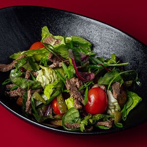 Тёплый салат с говядиной