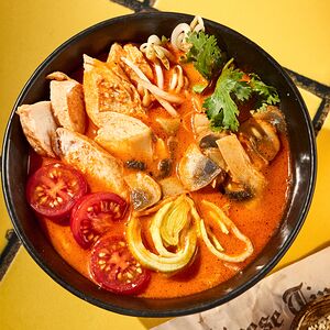 Том ям с запеченной курицей