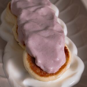 Сырники с йогуртовой пенкой, горгонзолой и вишней