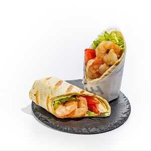 Тортилья-ролл с жареными креветками, зеленым луком и азиатским айоли