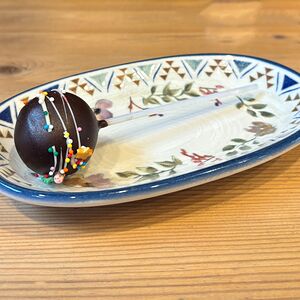 Кейк-попс шоколадный с карамельной начинкой