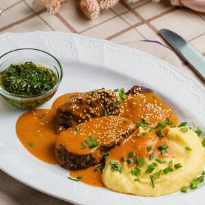 Говяжьи щечки с картофельным пюре