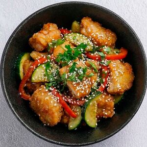 Куриное филе «По-тайски» с цукини и болгарским перцем