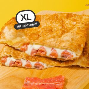 Чебурек с красной рыбой и творожным сыром XL