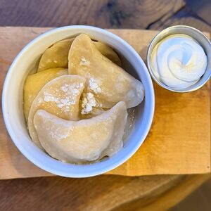 Вареники с творогом и сметаной
