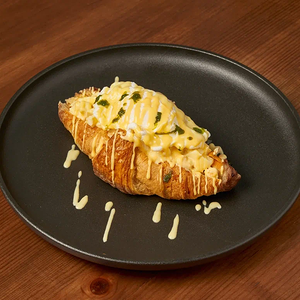 Круассан с яичным салатом