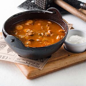 Солянка с мясными копченостями