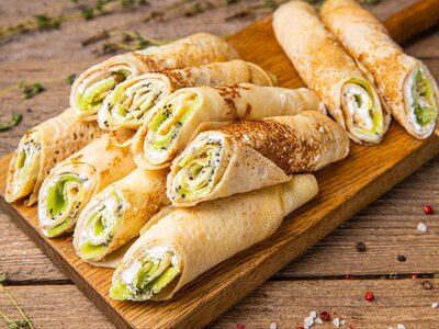 6 Блинных рулетов с киви и йогуртом 