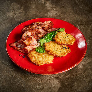 Драники с беконом с кленово-горчичным соусом