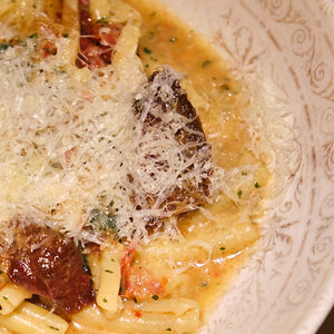 Паста казаречче, томленая говядина 