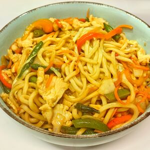 Жареная лапша в соусе терияки (курица)