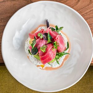 Авокадо и тунец