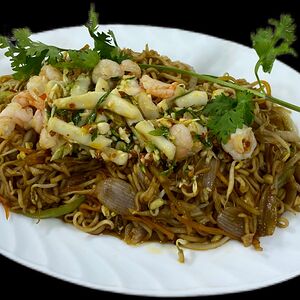 Жареная лапша с морепродуктами