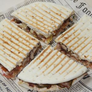 Սկեպաստի գիրոս հավի մսով