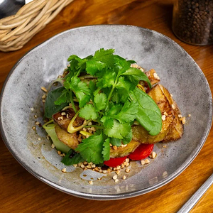 Теплый салат с баклажанами