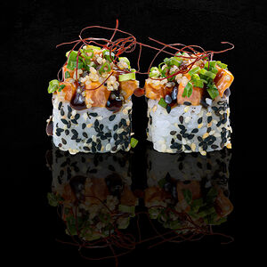 Ролл с тартаром из лосося