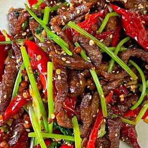 Жареная говядина с овощами