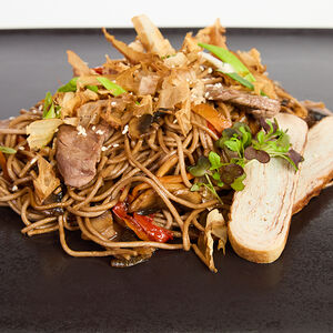 Гречневая лапша вок с говядиной