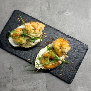 Брускетты с креветками