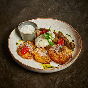 Драники с грибами и яйцом пашот