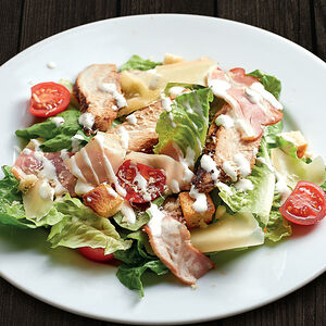 Цезарь с индейкой и беконом